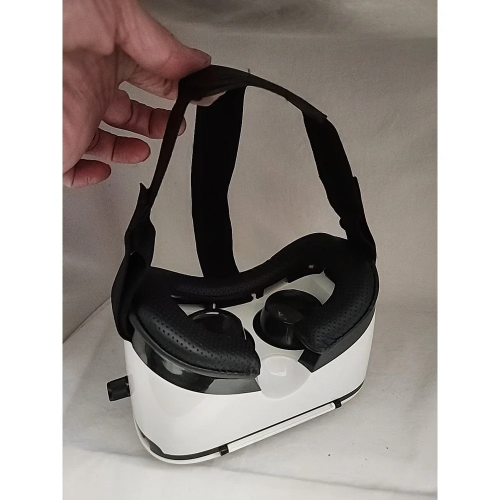 A Duro VJR 1000 Virtual Reality Glasses